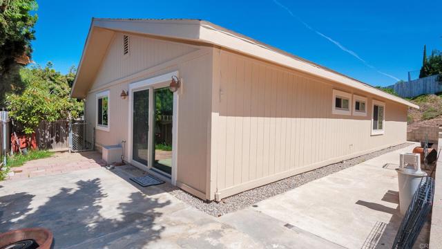 Image 38 of 41 For 1527 Calavo Drive