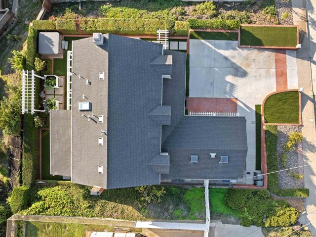 7953 Cinthia St, La Mesa CA: https://media.crmls.org/mediaz/2f966d74-6b30-4f81-ba6a-b717f17938bb.jpg