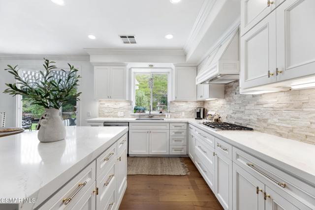 3306 Rising Star Avenue, Simi Valley CA: https://media.crmls.org/mediaz/2f969350-74f2-486b-af22-946b248691b0.jpg