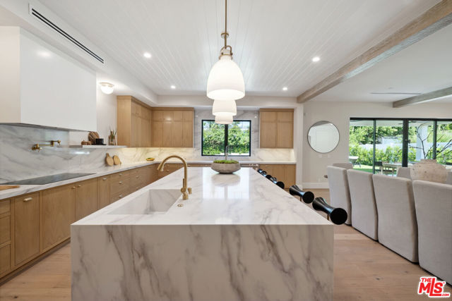 5036 Woodley Avenue, Encino CA: https://media.crmls.org/mediaz/2f977bb5-c494-48b0-8873-613bb689916d.jpg