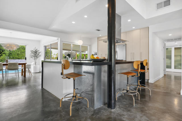 71520 Gardess Road, Rancho Mirage CA: https://media.crmls.org/mediaz/2f97ac8f-402f-4239-b448-bcdce3d21136.jpg