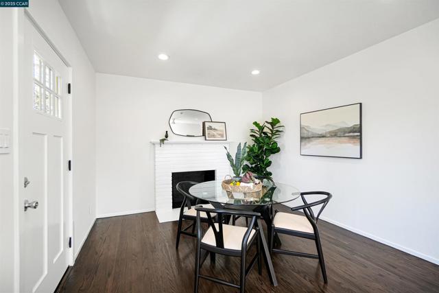 2718 Carmel St, Oakland CA: https://media.crmls.org/mediaz/2f97db53-c75f-417c-ae68-51dd06d6dba3.jpg
