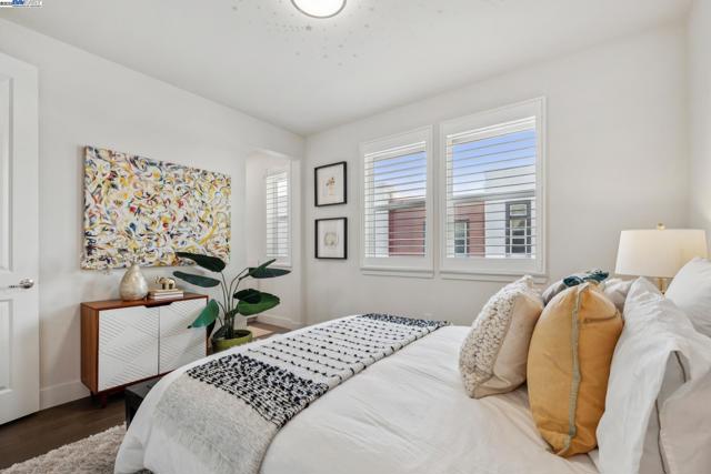 1815 Balsa St, Alameda CA: https://media.crmls.org/mediaz/2f97f61a-3e8e-4828-8951-4eec6ecc1fc0.jpg