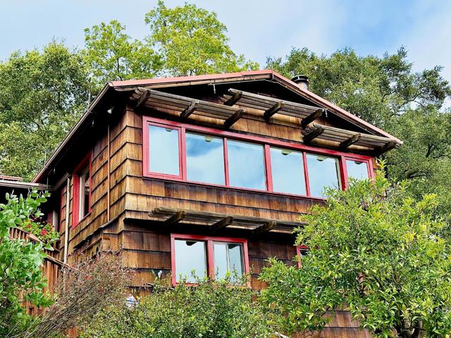 108 Santa Maria Avenue, Portola Valley CA: https://media.crmls.org/mediaz/2f98d6a2-7075-42ea-a0a6-feeba1f4789e.jpg