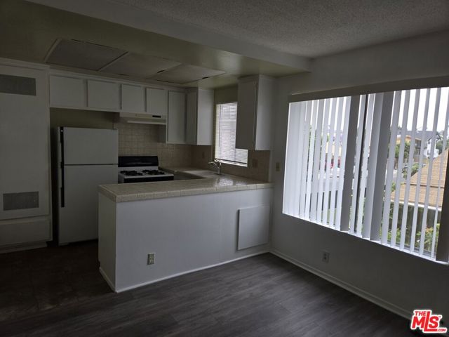 1233 Tamarind Avenue, Los Angeles CA: https://media.crmls.org/mediaz/2f98ed49-3b13-46b1-a003-319ef4cb36b8.jpg