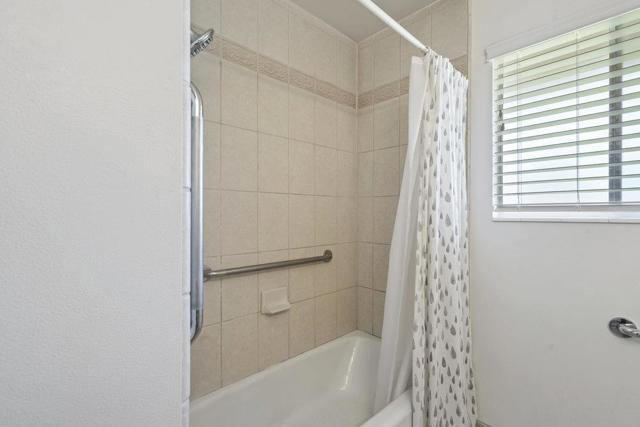 1500 Sunset Drive, Hollister CA: https://media.crmls.org/mediaz/2f98f0e7-f084-4581-b9a6-43b9362a641c.jpg