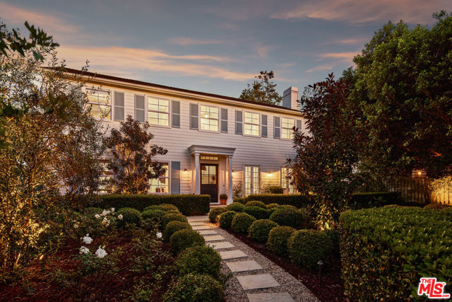 28830 Hampton Place, Malibu CA: https://media.crmls.org/mediaz/2f98f328-c88d-4af8-a8eb-914df39e68b3.jpg