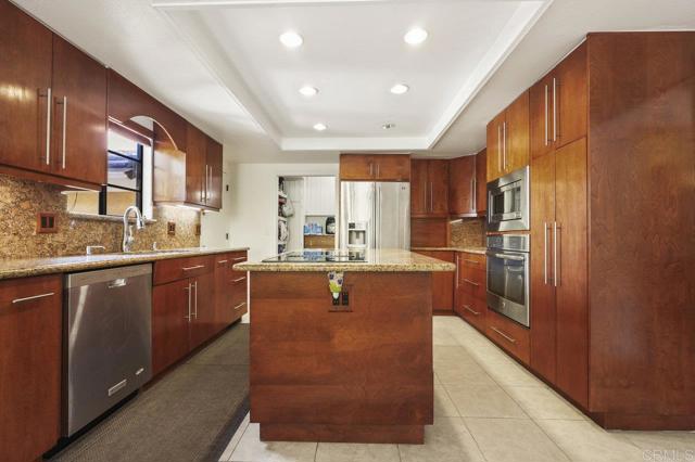 Image 14 of 43 For 39295 De Luz Road