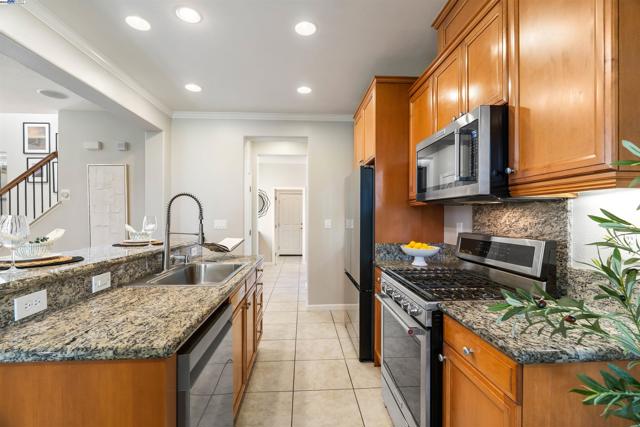 215 W Santa Cruz Way, Mountain House CA: https://media.crmls.org/mediaz/2f99d83a-36fd-4b45-90e2-05fa8947e606.jpg