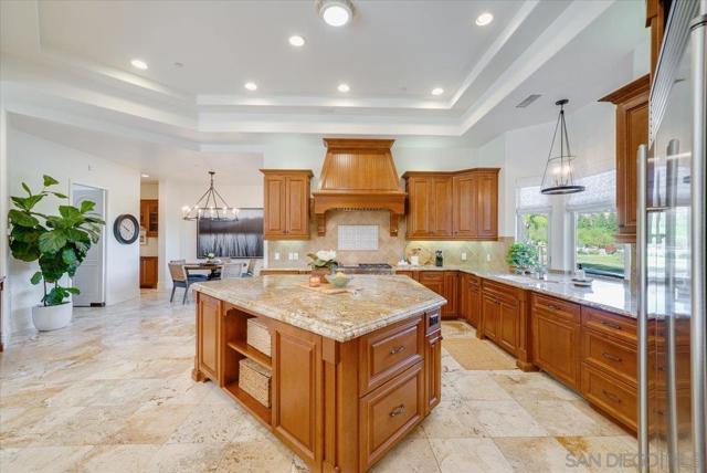 15397 Rock Creek Ln, El Cajon CA: https://media.crmls.org/mediaz/2f9a3424-a627-4ee5-a3f8-2c35ca18ae27.jpg