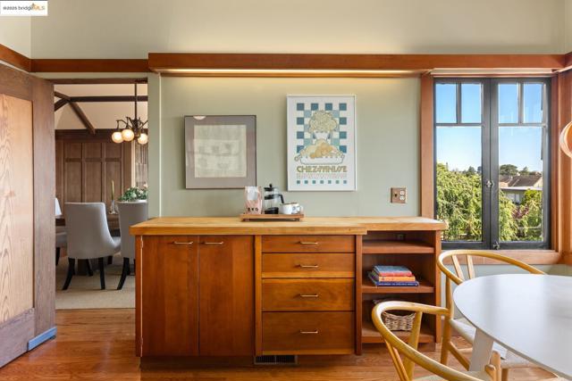 636 Vincente Ave, Berkeley CA: https://media.crmls.org/mediaz/2f9a61ae-1ee5-4c1d-a592-d35153d84639.jpg