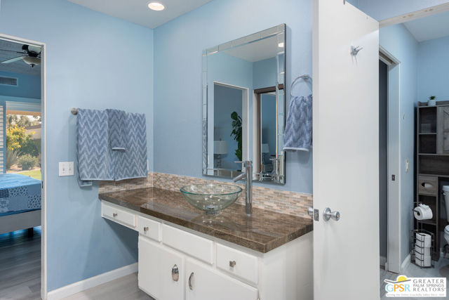 422 Forest Hills Drive, Rancho Mirage CA: https://media.crmls.org/mediaz/2f9a79ee-c24b-444a-ad5a-d05c57b60bed.jpg