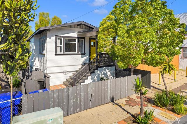 918 27Th St, San Diego CA: https://media.crmls.org/mediaz/2f9a7de3-2eaa-4c5f-954d-66f829d0dcc9.jpg