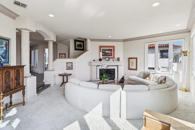1295 W Redwood St, San Diego CA: https://media.crmls.org/mediaz/2f9a809e-2579-4f36-9499-cfa0f9607386.jpg