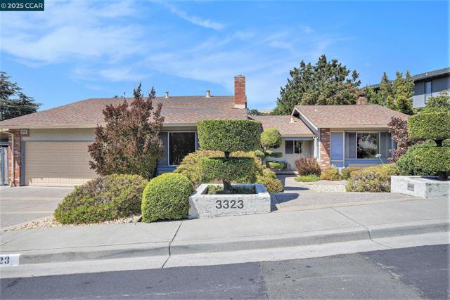 3323 Diablo Cir, Pinole CA: https://media.crmls.org/mediaz/2f9a9de7-6638-4f61-89e6-2533cdce9b07.jpg
