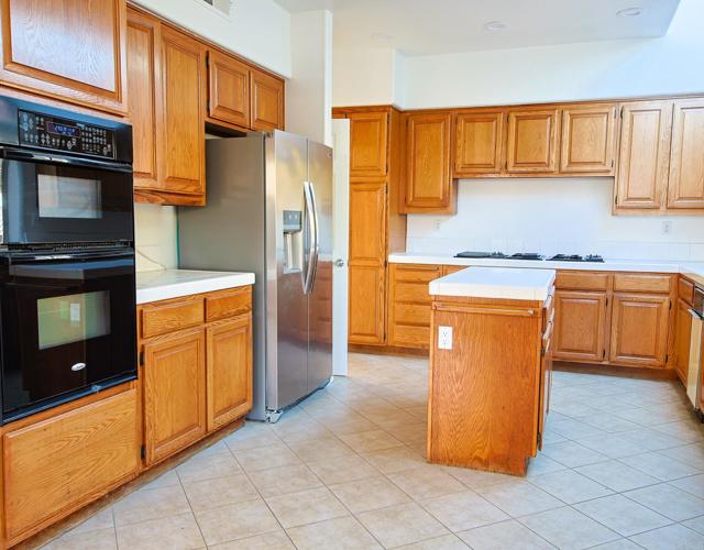 Detail Gallery Image 13 of 43 For 4918 Amador Dr, Oceanside,  CA 92056 - 5 Beds | 3/1 Baths