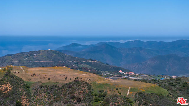 9522 Cotharin Road, Malibu CA: https://media.crmls.org/mediaz/2f9b6c1c-710a-47f2-9da8-3e44684d8ac7.jpg