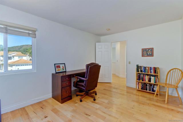 10832 Avenida De Los Lobos, San Diego CA: https://media.crmls.org/mediaz/2f9bb7d2-2684-4920-837d-41837257cd3a.jpg