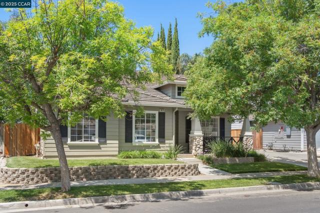 3075 Shiles Loop, Brentwood CA: https://media.crmls.org/mediaz/2f9bbe8a-5694-40cc-b852-f95f0ccbddc5.jpg