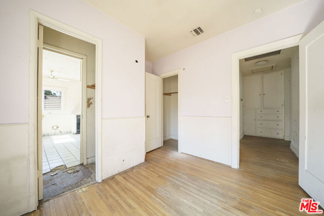 4804 La Canada Boulevard, La Canada Flintridge CA: https://media.crmls.org/mediaz/2f9bca23-c499-4203-bf22-c2e76a9deaa0.jpg