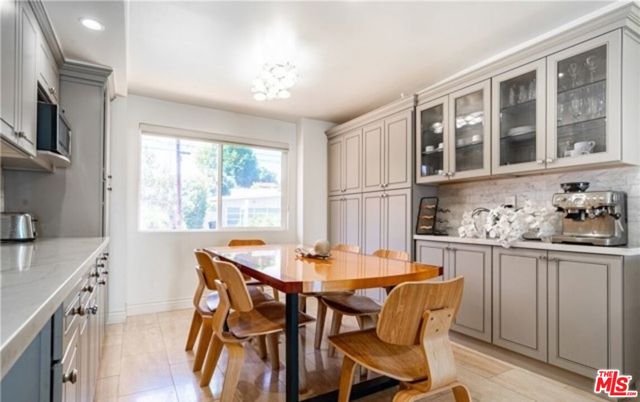 5714 El Canon Avenue, Woodland Hills CA: https://media.crmls.org/mediaz/2f9c1c6c-9ca4-4d89-8eda-20448129a3df.jpg