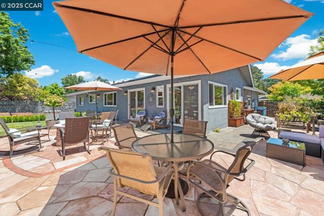3121 Del Oceano Dr, Lafayette CA: https://media.crmls.org/mediaz/2f9c4791-438b-4cba-904d-b7bd8d1ab9bc.jpg