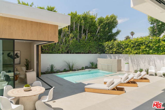 341 N Kings Road, Los Angeles CA: https://media.crmls.org/mediaz/2f9c74b7-9182-46b3-9c3e-5bc09d381e3b.jpg