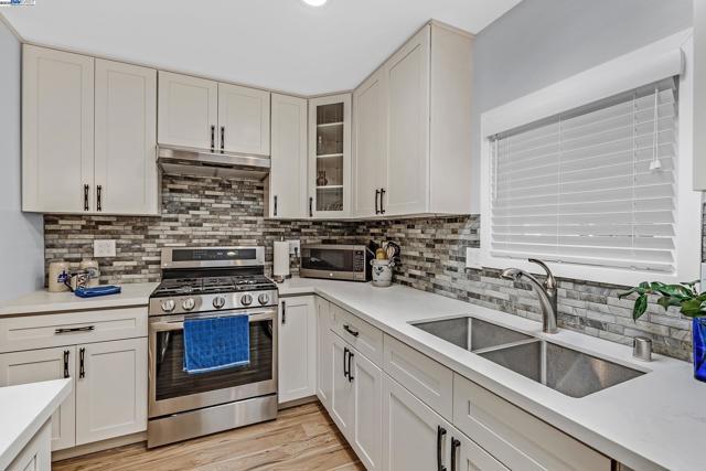 29360 Middleborough Way, Hayward CA: https://media.crmls.org/mediaz/2f9c7803-f986-4aa2-8c41-1c697c767b3a.jpg