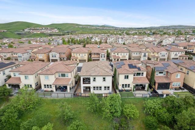 6052 Alpine Blue Drive, San Ramon CA: https://media.crmls.org/mediaz/2f9c8a46-d42d-4ef3-ab55-b6ce76e87b1e.jpg