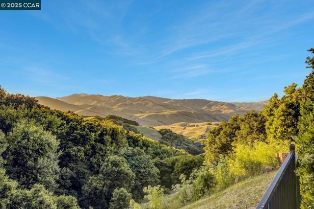 131 Wittenham Ct, San Ramon CA: https://media.crmls.org/mediaz/2f9cbb2a-a9fa-423d-9b85-d0c801b09bb0.jpg