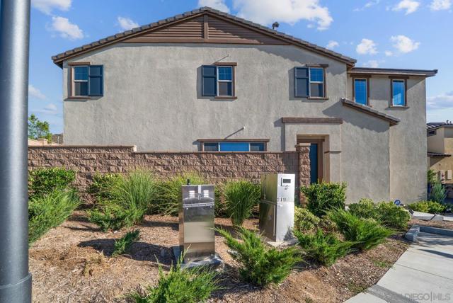 29566 Nini Ct, Winchester CA: https://media.crmls.org/mediaz/2f9d23f4-5b38-4aed-99dd-28f528216cca.jpg