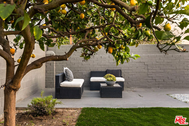 4240 Chase Avenue, Los Angeles CA: https://media.crmls.org/mediaz/2f9d2721-ab02-4e5d-ac13-262dbdfb6014.jpg