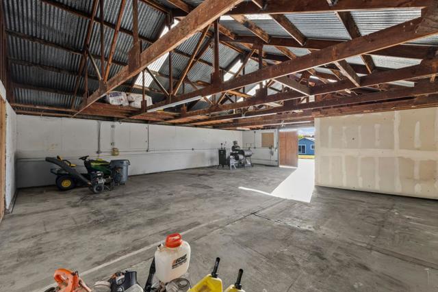 11840 Foothill Avenue, Gilroy CA: https://media.crmls.org/mediaz/2f9d7871-6767-4524-8772-db26e168a53f.jpg