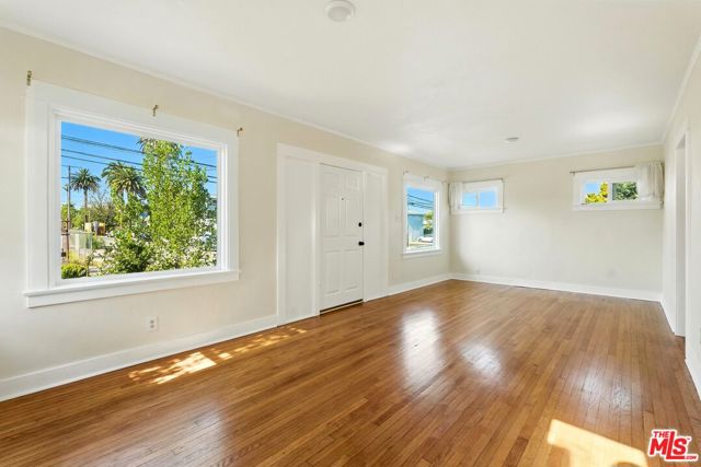 3712 E 10th Street, Long Beach CA: https://media.crmls.org/mediaz/2f9dedc5-dd8e-4dc4-be78-b961c65bf9d6.jpg