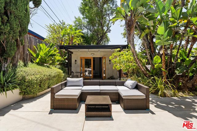 3775 Aloha Street, Los Feliz CA: https://media.crmls.org/mediaz/2f9e1fd9-141e-47d5-b235-3392bdd688e6.jpg