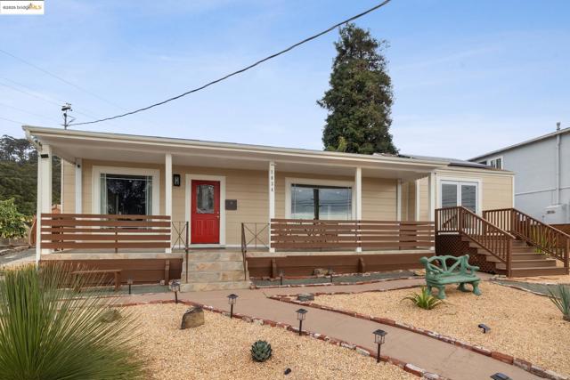 1034 Navellier St, El Cerrito CA: https://media.crmls.org/mediaz/2f9f3763-f6a1-4fc4-b262-40546cb35f48.jpg