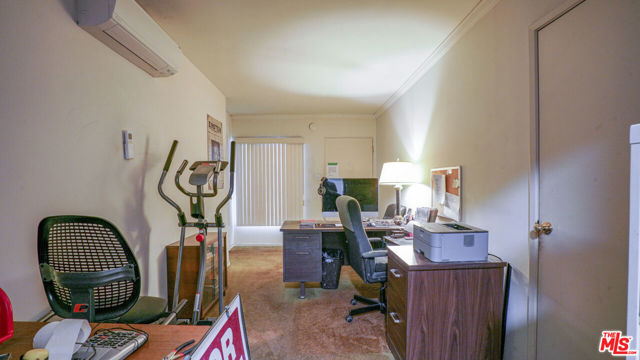 275 S Marengo Avenue, Pasadena CA: https://media.crmls.org/mediaz/2f9f51c5-38fe-4c3b-b4d9-34a9acaea3c9.jpg