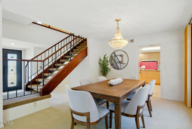 3121 Kingridge Way, Glendale CA: https://media.crmls.org/mediaz/2f9fbe46-eb77-415d-9e34-edc43bda2d5a.jpg