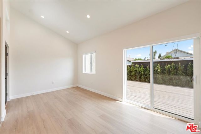 5530 Geer Avenue, Los Angeles CA: https://media.crmls.org/mediaz/2f9fc658-1357-47de-bebe-b7eb384d2bd4.jpg