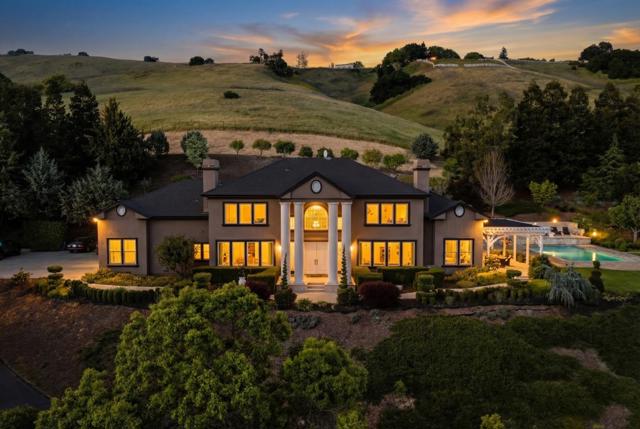 9540 Via Del Oro, Gilroy CA: https://media.crmls.org/mediaz/2fa0183e-9502-4a7a-8c37-fc6f3d38320f.jpg