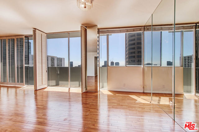 10433 WILSHIRE, Los Angeles CA: https://media.crmls.org/mediaz/2fa050fd-c734-490d-9f8c-660ed068f0c7.jpg