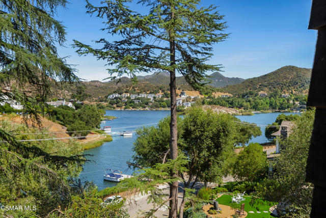 141 Lake Sherwood Drive, Lake Sherwood CA: https://media.crmls.org/mediaz/2fa08f78-253c-413c-9353-b714a992d0ac.jpg