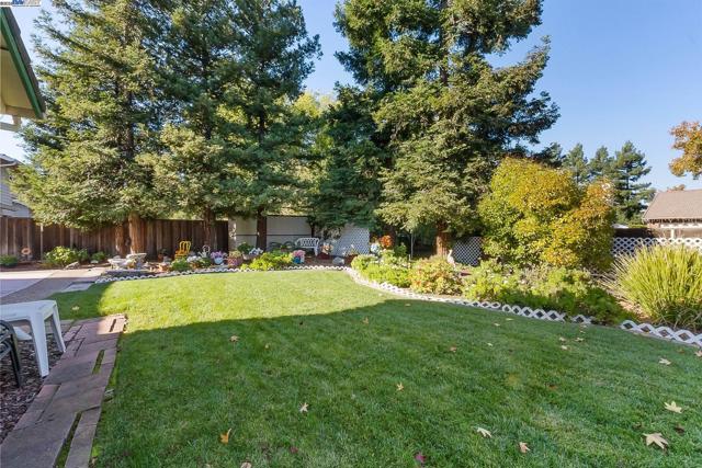 3803 Cheshire Ct, Pleasanton CA: https://media.crmls.org/mediaz/2fa0ec79-d863-4300-bbb4-7a13f9957a14.jpg