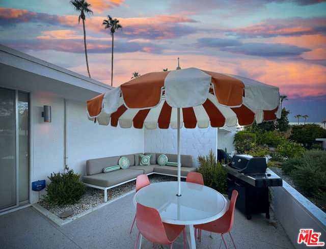 2324 S Skyview Drive, Palm Springs CA: https://media.crmls.org/mediaz/2fa0ed09-56d1-48b5-a72f-6ca18f2595a2.jpg