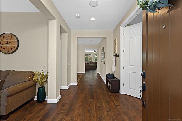 1104 Parkview Dr, Oceanside CA: https://media.crmls.org/mediaz/2fa1a150-4e42-4121-b9f9-a4bdb4b8545e.jpg