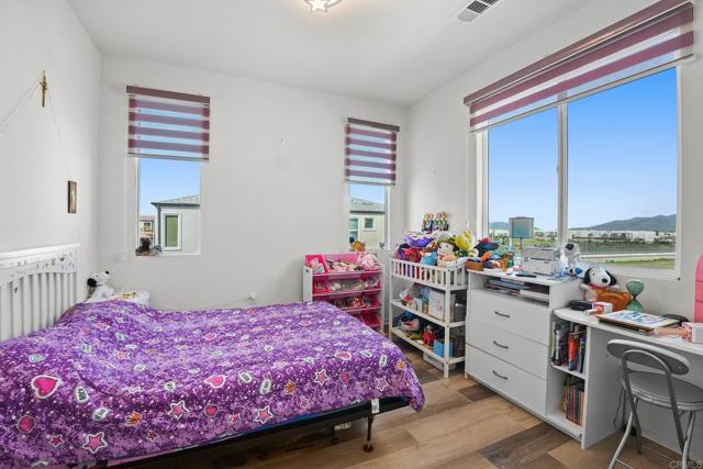 5495 Seacliff Place, San Diego CA: https://media.crmls.org/mediaz/2fa1c2dc-02e8-466c-956c-e5e34ad3795c.jpg