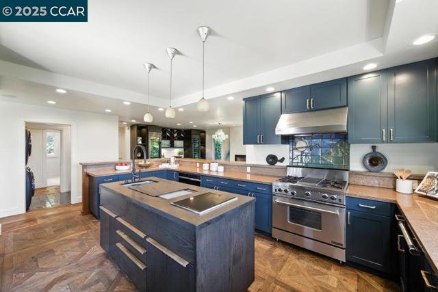 1341 Juanita Dr, Lafayette CA: https://media.crmls.org/mediaz/2fa1cf15-50b5-426c-8cb1-938c0ee3532d.jpg