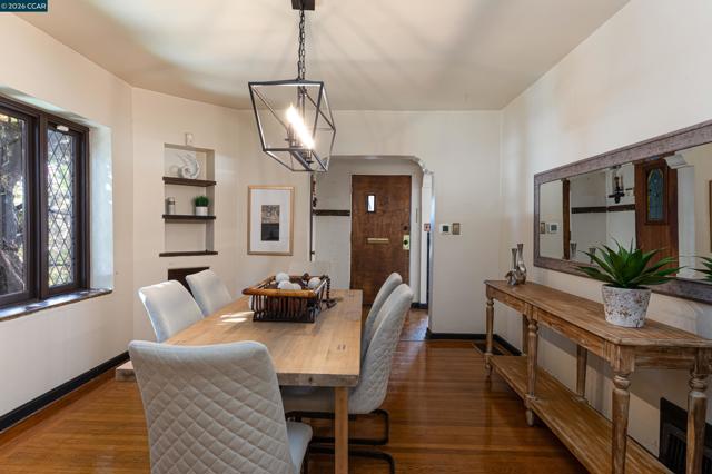 2600 55Th Ave, Oakland CA: https://media.crmls.org/mediaz/2fa1e031-d76a-4896-8f9b-982d09f13ff0.jpg