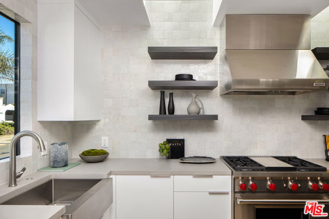 1821 Penmar Avenue, Venice CA: https://media.crmls.org/mediaz/2fa26a73-9509-4c30-b4a0-66356d586326.jpg