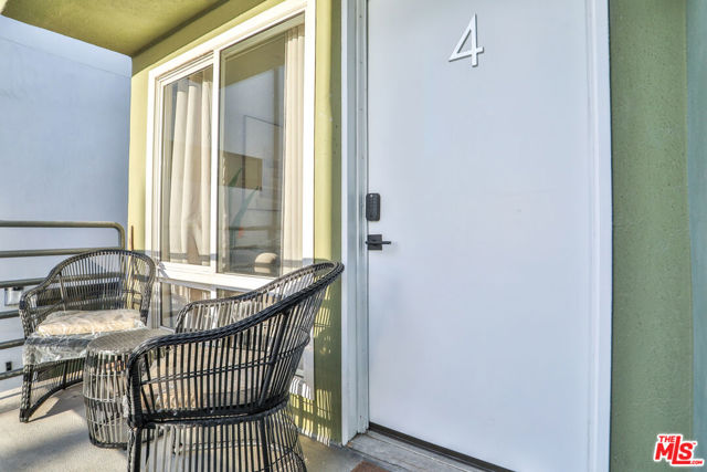2207 Ocean Front Walk, Venice CA: https://media.crmls.org/mediaz/2fa28935-fd87-4830-b791-27addc49ad46.jpg